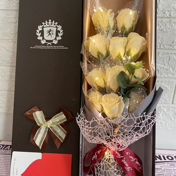 Regalos navideños: ramo de rosas de jabón, romántico y práctico, en caja de regalo. Ideal como regalo de cumpleaños para tu novia o mejor amiga. Ramo artificial._voghion.com