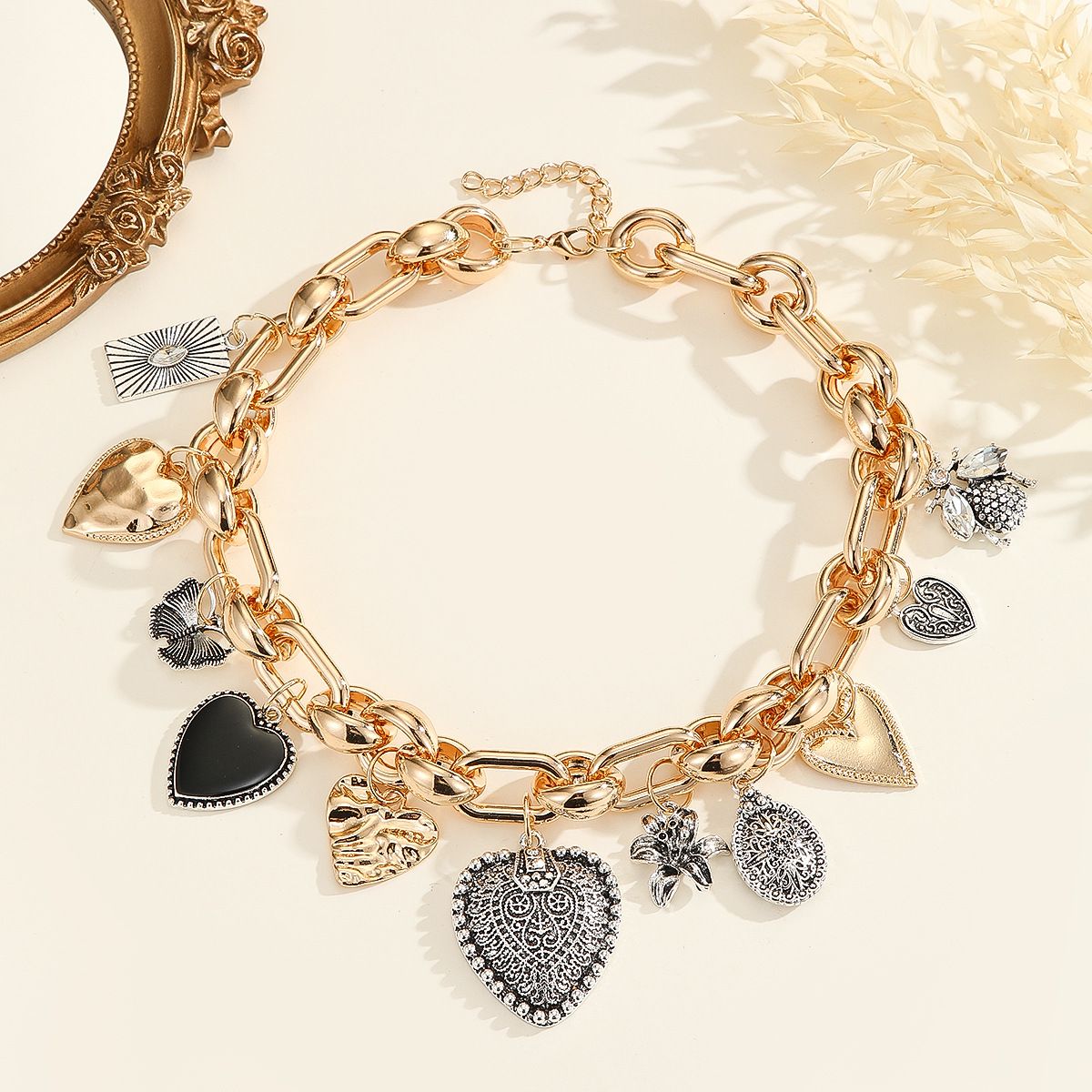 Exaggerated Punk Alloy Heart Luxury Women's Necklace_voghion.com