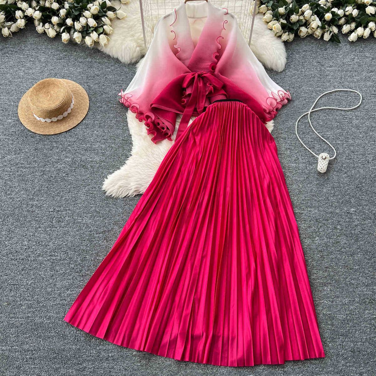 Kvinders tøj plisseret jakkesæt til kvinder med taljekrammerstropper og gradientfarve plisserede cardiganoverdele, plisseret nederdel med høj talje, jakkesæt i to dele_voghion.com