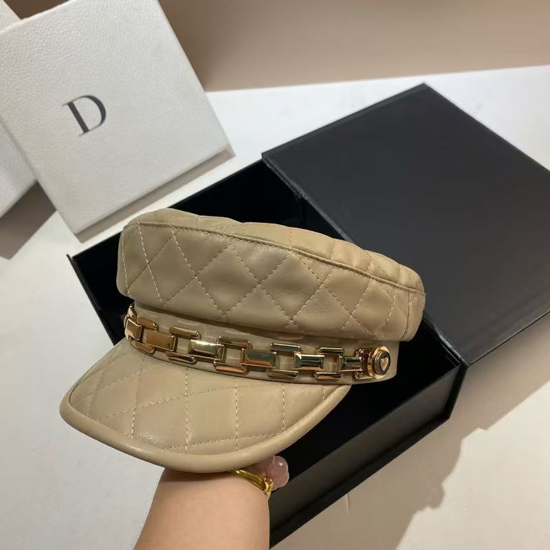 Chapeau de journal en cuir à dessus plat avec chaîne et langue de canard, style britannique, nouveau modèle pour le printemps et l'automne_voghion.com