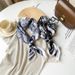 Nuova sciarpa quadrata piccola da donna da 70 cm, sciarpa in cotone con motivo a spina di pesce forestale bianco e nero_voghion.com