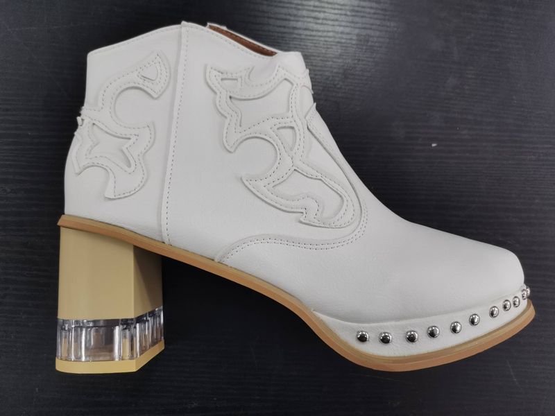 2023 Style Ladies Pointed Cowboy Boots Black Fashion High Heel Ankle Boots Embroidered Rivet Punk Style Short Boots Plus_voghion.com
