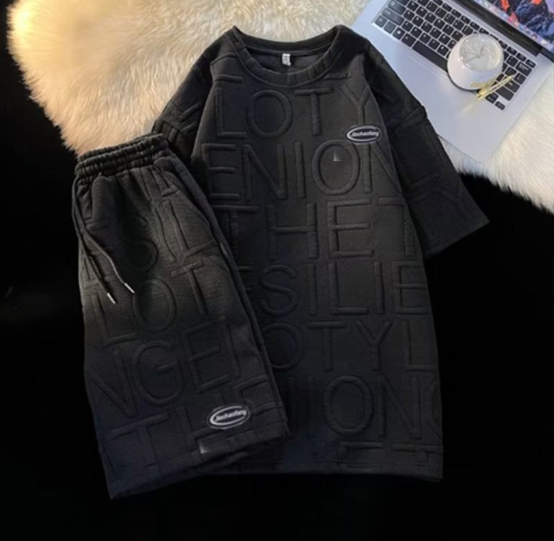 Ropa para hombre 2024 Nuevo traje deportivo informal Camiseta de manga corta estilo universitario con gofres para hombre y mujer Pantalones cortos con letras sueltas Conjunto de verano de dos piezas_voghion.com