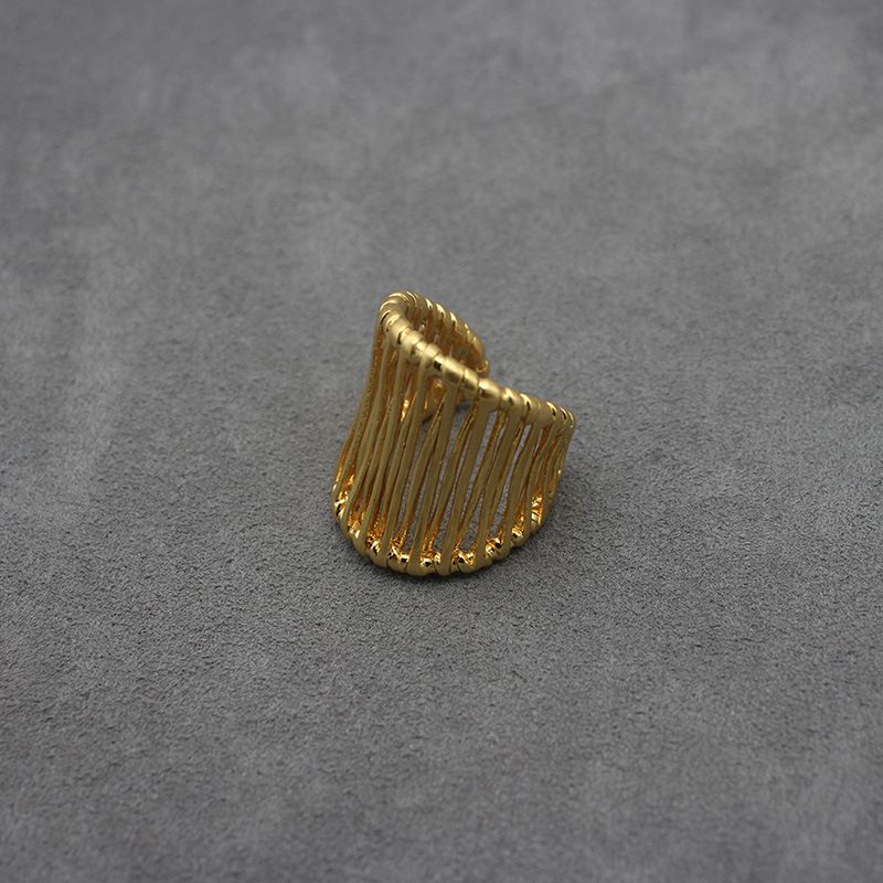 Women's Earrings retro exaggerated plain gold Italian hand-wound wire ring adjustable ring C-shaped simple European and American earrings_voghion.com