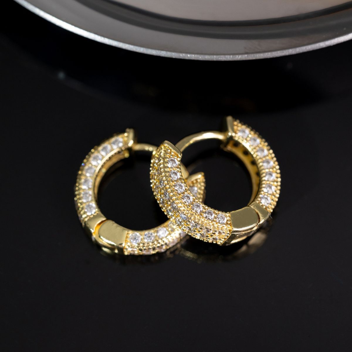 New Full Diamond Round Ear Buckle Copper High-end Light Luxury Earrings Temperament Simple Zircon Earrings_voghion.com