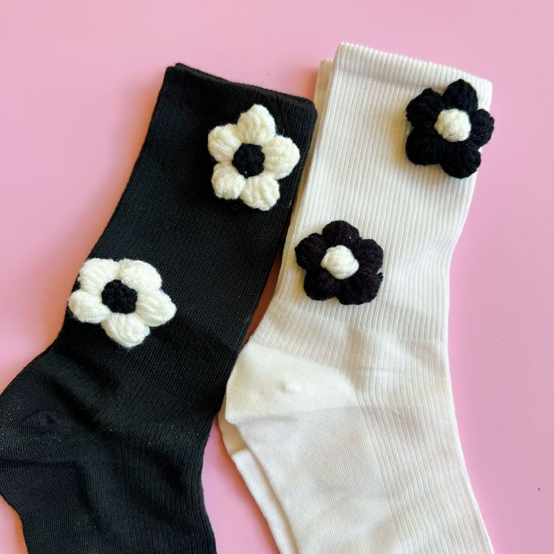 Puffy Daisy Embellished Socks Set Of 2_voghion.com