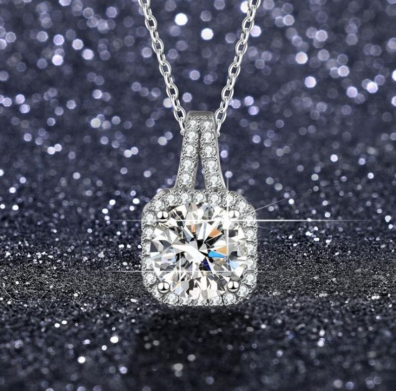 2-Karat Mosambik Anhänger T Wohnaccessoire Zirkon Mikro eingelegt super funkelnden klassischen quadratischen Diamant_voghion.com