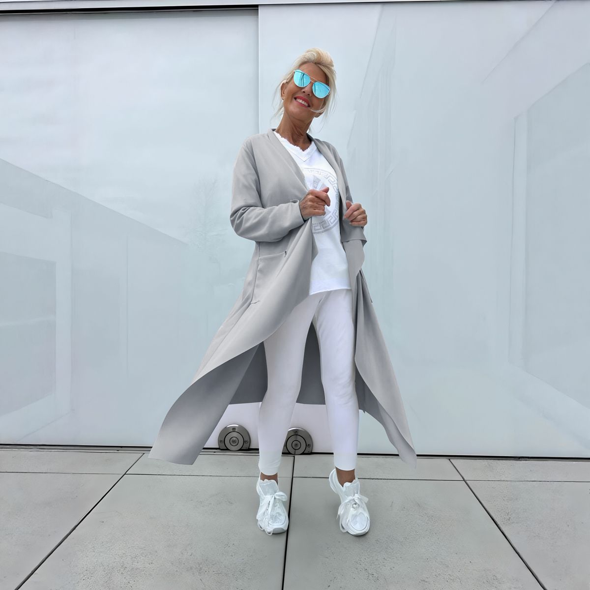 Damenbekleidung, stylischer, übergroßer, langer Cardigan-Mantel mit asymmetrischem Saum – weicher Polyester-Mischstoff in klassischen Unifarben_voghion.com