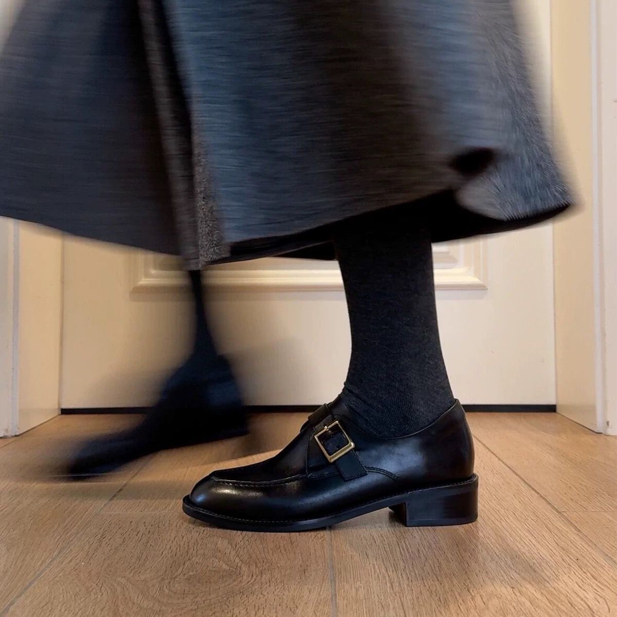 Fårskinnsversion ~ Bältesspänne Bantande Chunky Heel Loafers Dam Djup Mun Svart All-Match Enkelskikt Äkta Runda_voghion.com