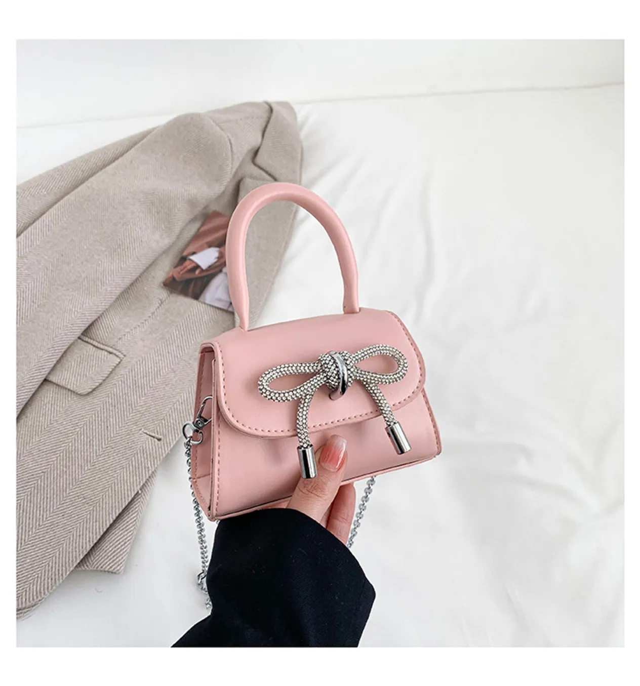 Sac pour enfants de petite fille, nouveau sac à main pour fille avec nœud clouté de diamants de printemps et d'été, sac à bandoulière en chaîne pour femmes de niche, sac rouge pour femmes_voghion.com