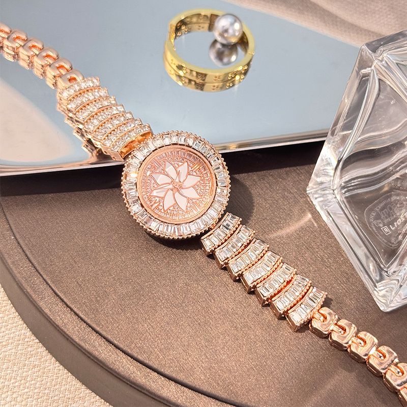 Women's Watches Small Skirt Zircon Diamond Bracelet Watch Women's Light Luxury Flower Fashion Trends Quartz Watch_voghion.com