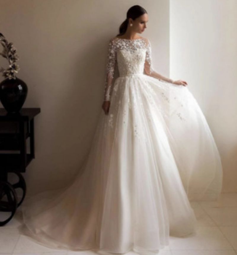 One Shoulder Long Sleeved Wedding Dress Lace Wedding Dress_voghion.com
