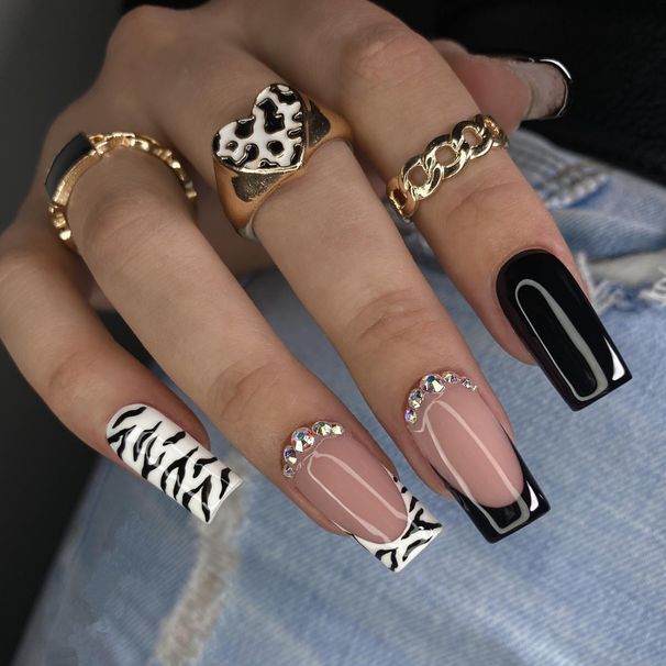 Mid-length Ballet 24Pcs Fake Nail Tips Wearable Coffin False Na with Rhinestone Black White French Design Pres_voghion.com