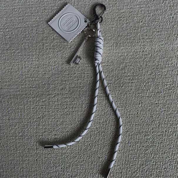 Portachiavi originale fatto in casa con ciondolo a forma di nicchia in corda intrecciata, design creativo, accessorio per cintura_voghion.com