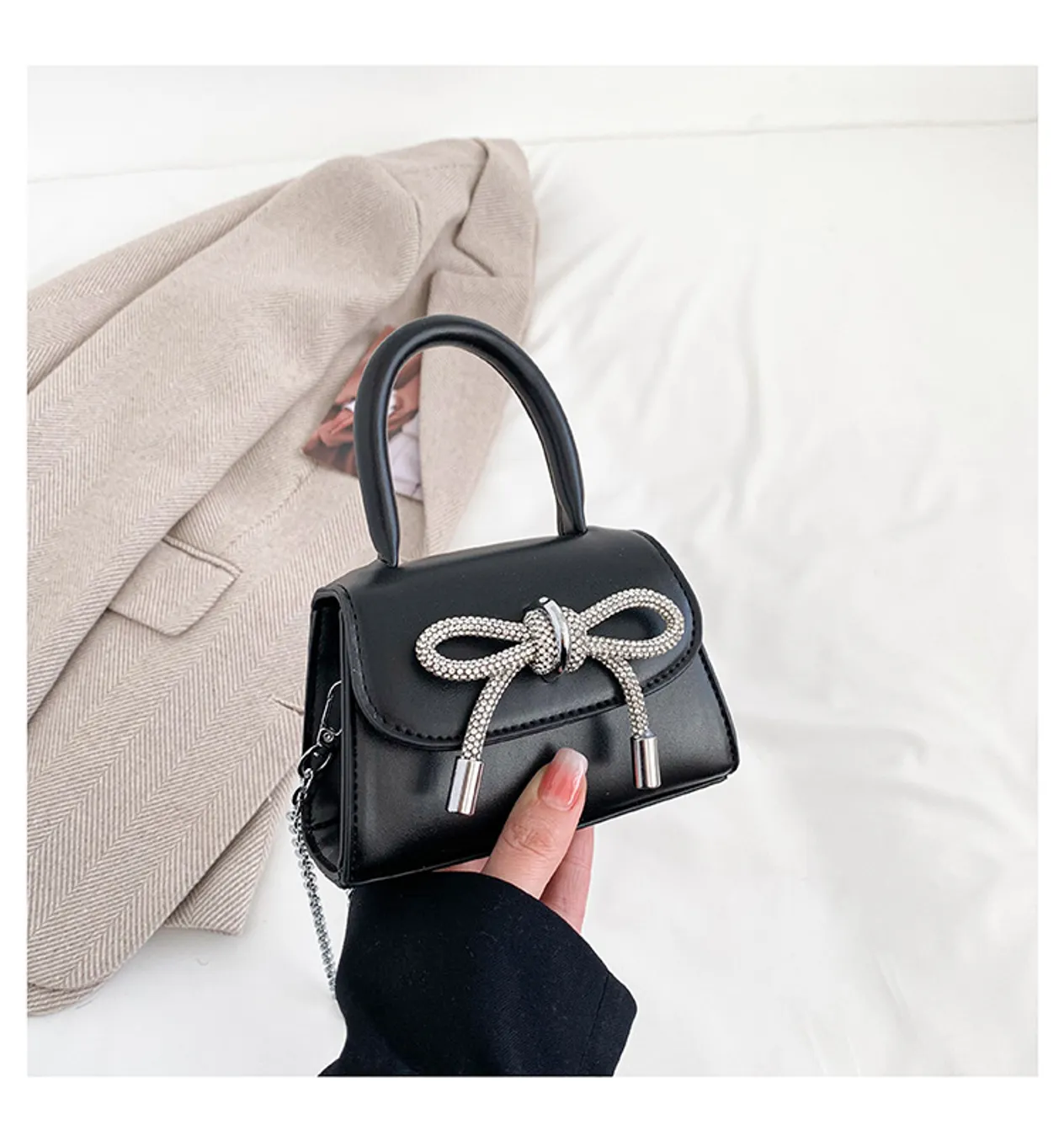 Sac pour enfants de petite fille, nouveau sac à main pour fille avec nœud clouté de diamants de printemps et d'été, sac à bandoulière en chaîne pour femmes de niche, sac rouge pour femmes_voghion.com