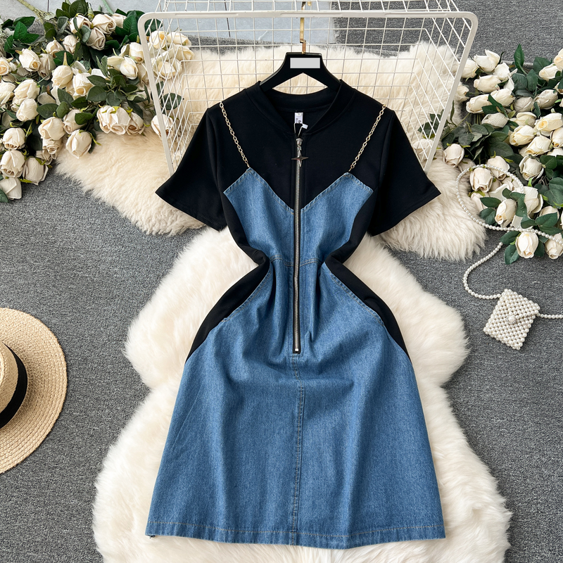 Gonna con bretelle in denim a contrasto a maniche corte, con cerniera, abito corto attillato da donna_voghion.com