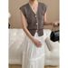 Lao Qian Commuting Sensation Color Contrasting Edge V-neck Waist Look Thin And Skinny Flying Sleeve Knitted Vest_voghion.com