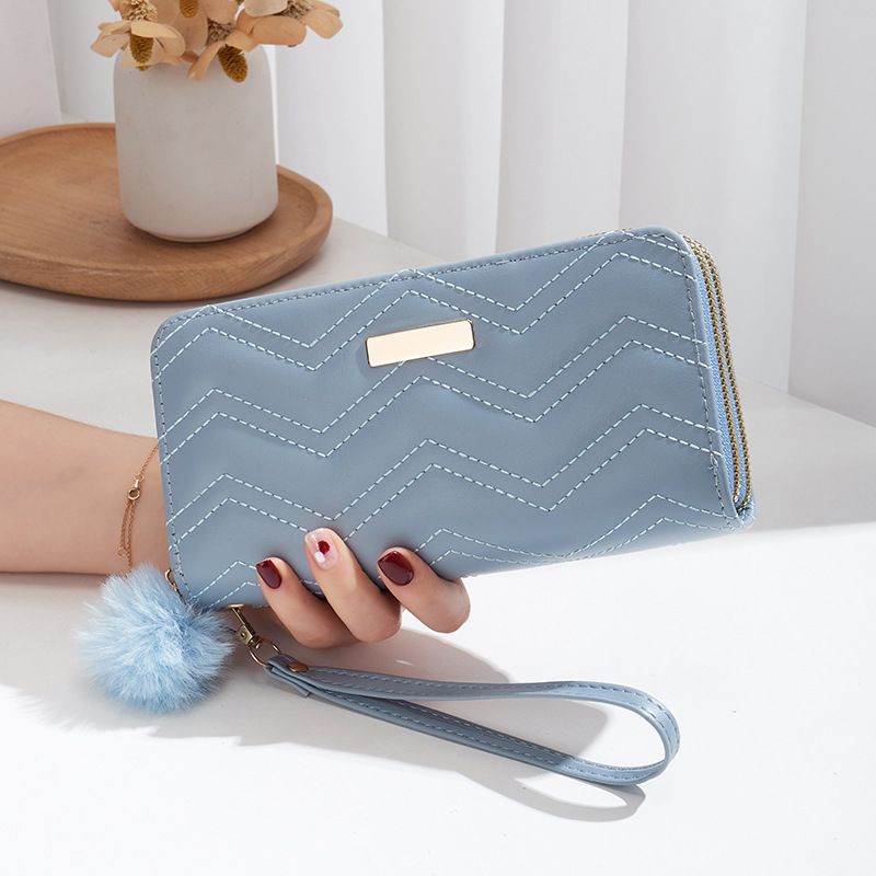 Portefeuille long brodé pour femme - Porte-cartes à double fermeture éclair avec dragonne et pompon amovible (motif ondulé)_voghion.com