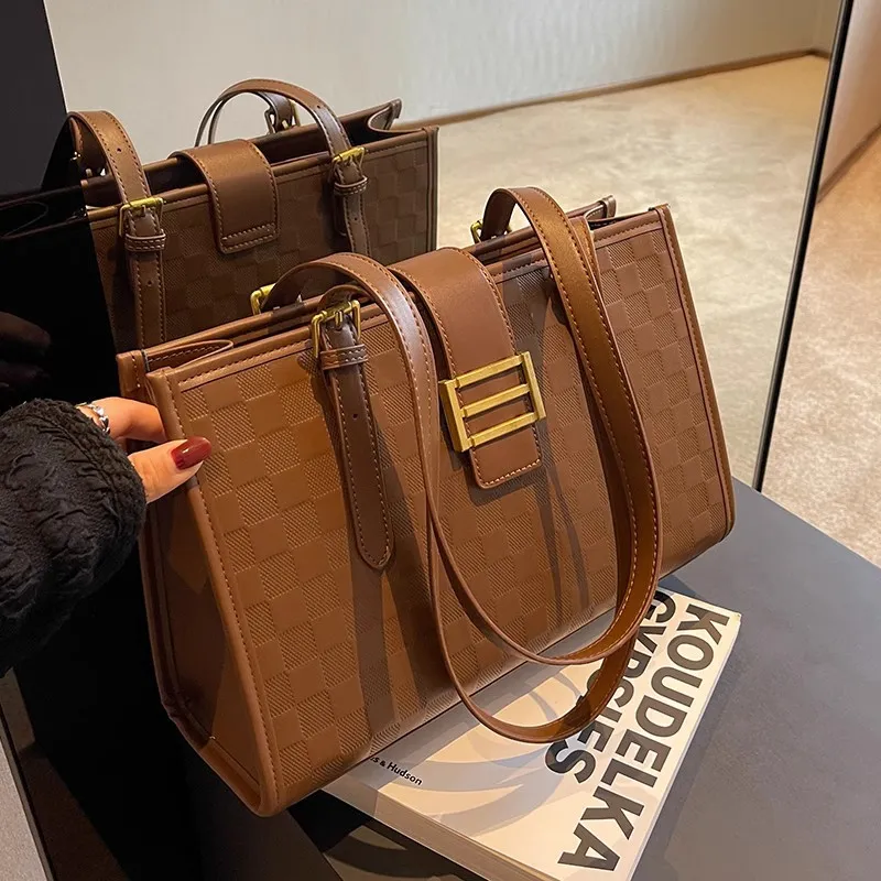 Large capacity bag women's bag 2024 new style this year popular high end shoulder bag fashionable and versatile texture tote bag_voghion.com