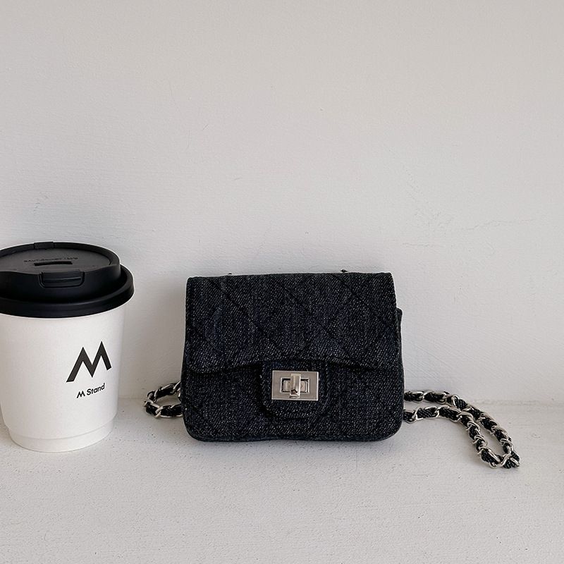Borsa a tracolla piccola con catena in denim di alto livello estiva_voghion.com