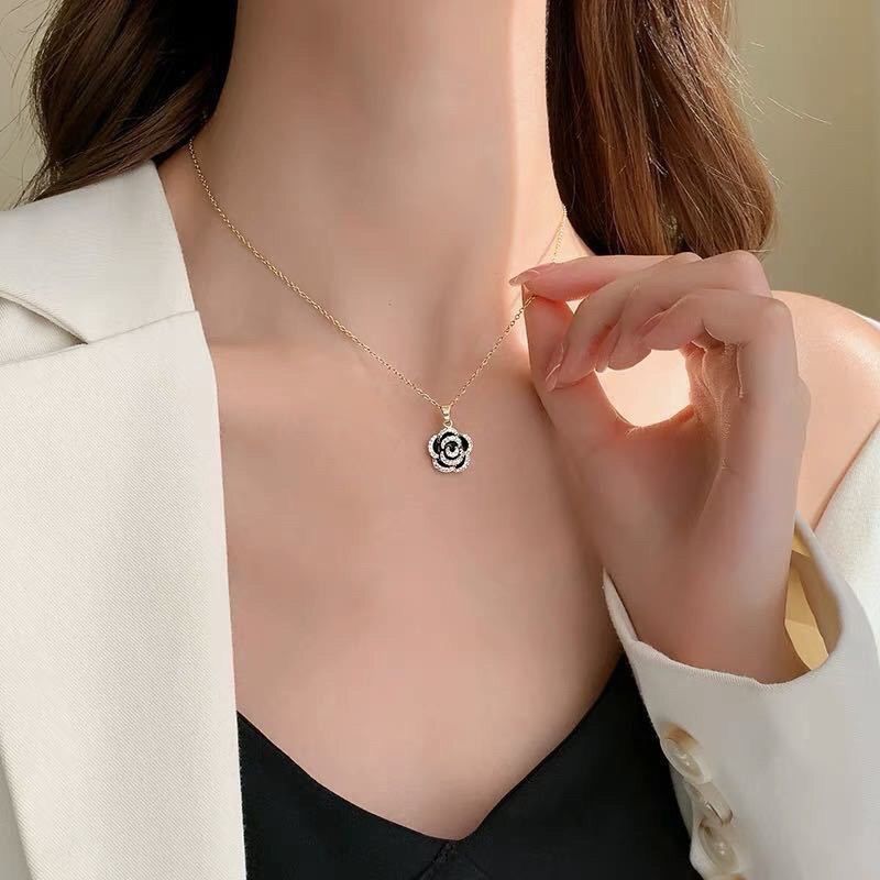 Collana accessorio moda camelia femminile con temperamento elegante_voghion.com