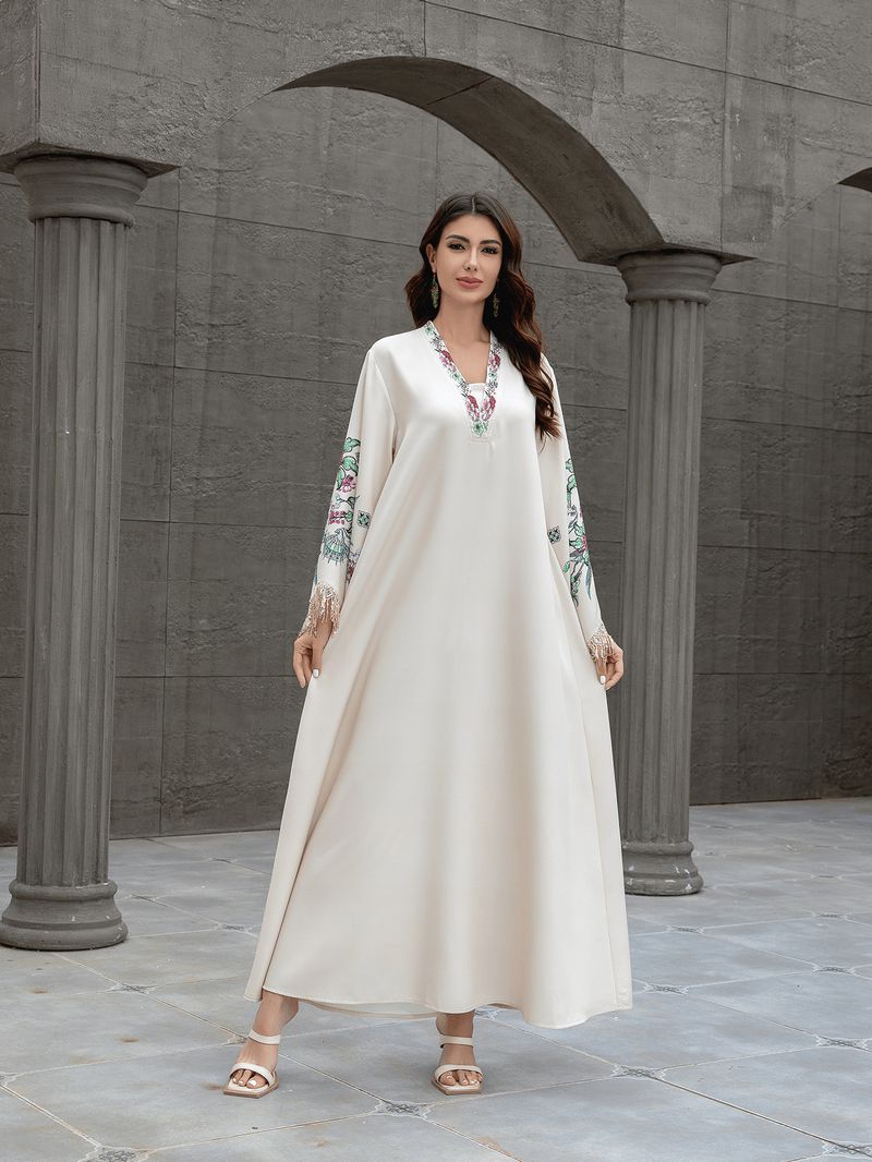 SW037 Robe musulmane transfrontalière du Moyen-Orient pour femmes, col en V, brodée de pompons, style arabe, Abaya_voghion.com