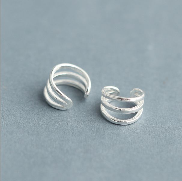 Un paio di orecchini a clip semplici in argento sterling 925 con polsino dell'orecchio, confezione regalo PE38_voghion.com