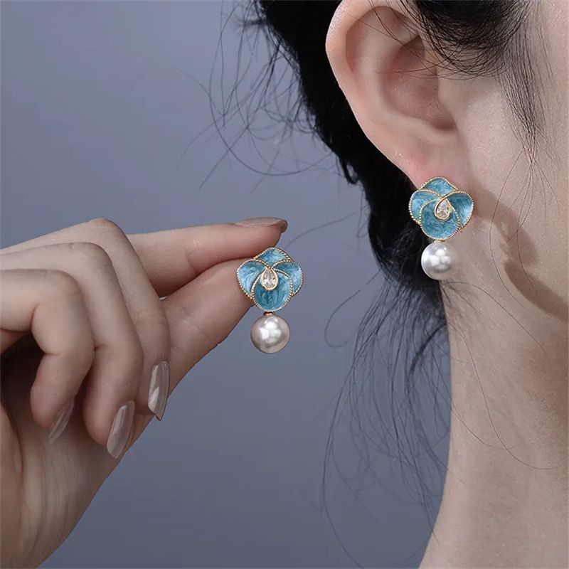 Blue Oil Painting Flower Pearl With Delicate Fragrance, Elegant Camellia Ear, High-end Light Luxury Temperament_voghion.com