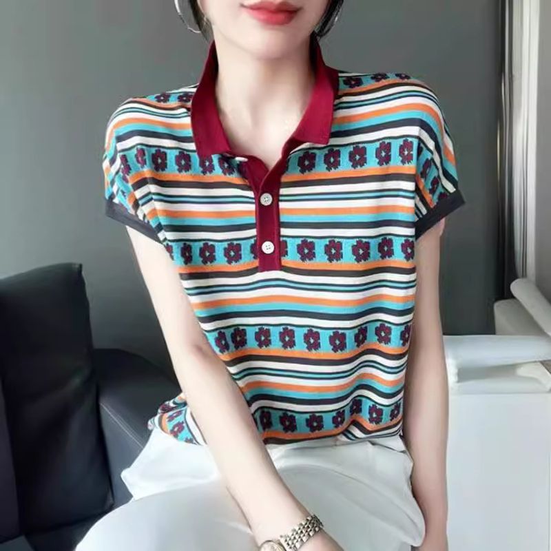 Chemise tricotée à manches courtes et col brodé de fleurs à rayures colorées de style américain pour femmes, nouvelle collection été 2024_voghion.com