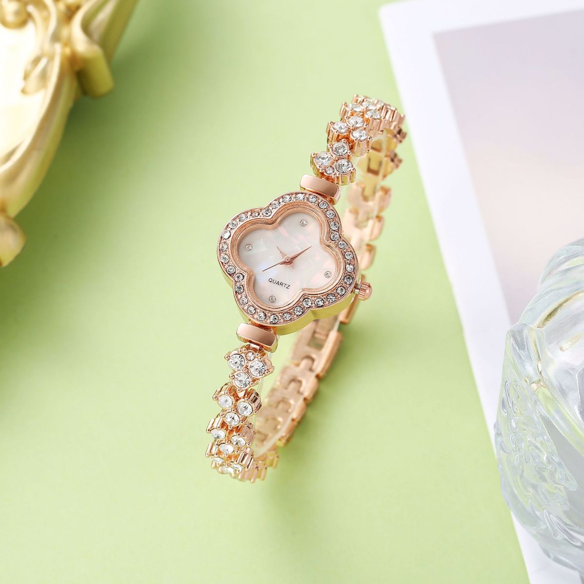 Metal Chain Small Heart Water English Four-Leaf Clover Dial Women's Watch_voghion.com
