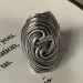 Massiver Retro-Ring mit geometrischem Muster und einstellbarer Größe_voghion.com