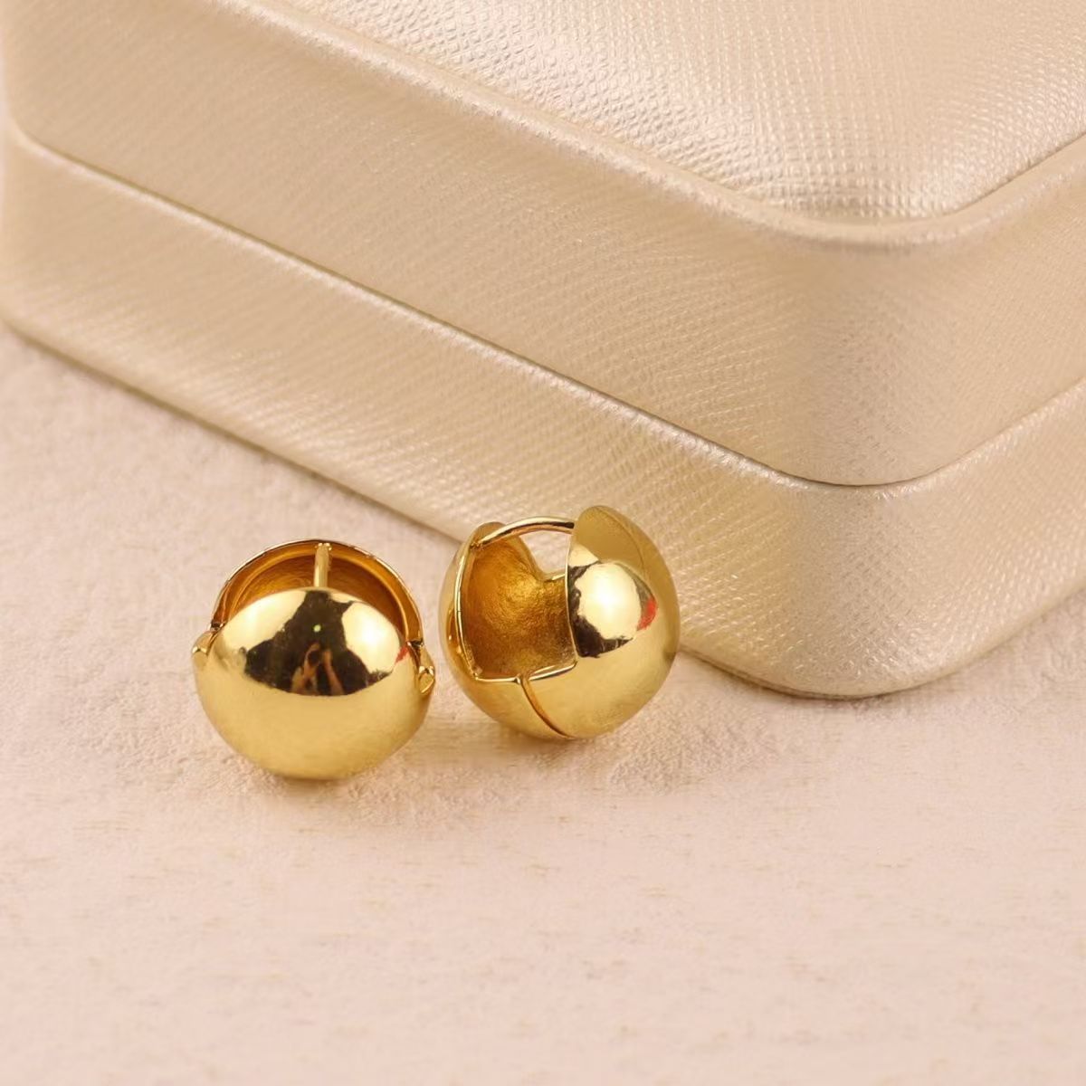 Glossy Ball Earrings - Light Luxury Cold Style Goddess Jewelry (High-End Temperament & Versatile)_voghion.com