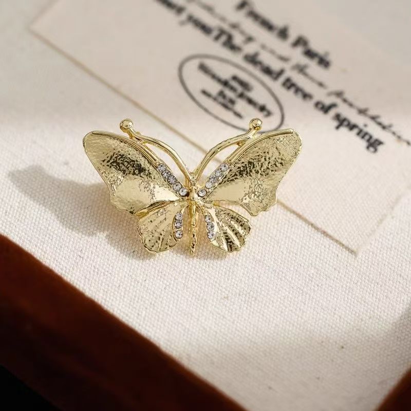 Broche de mariposa con incrustaciones de diamantes, diseño de lujo de alta gama, con clip para collar._voghion.com