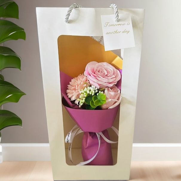 Geschenkideen für Feste, Weihnachten, Frauentag, als Geschenkbox mit Seifenblumenmotiv für Mitarbeiter, zum Göttinnentag, Geburtstag oder als praktisches Geschenk mit künstlicher Rose_voghion.com