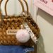 Taschenanhänger, kreativer Schlüsselanhänger mit Blumenband, süßer Plüsch-Taschenanhänger, kleine frische Perle, Auto-Schlüsselanhänger, Zubehör_voghion.com