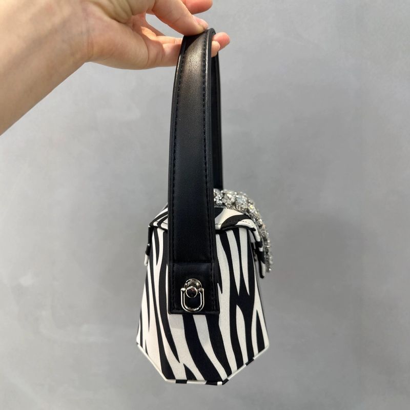 2025 Fall/Winter New Women's Openwork Rhinestone Small Square Shoulder Bag_voghion.com
