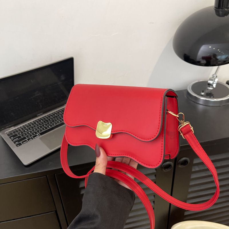 Sac messager à une épaule sous les bras pour femmes, sac messager populaire de cette année, nouveau sac de couleur unie avec texture haut de gamme, design de niche, automne 2023_voghion.com