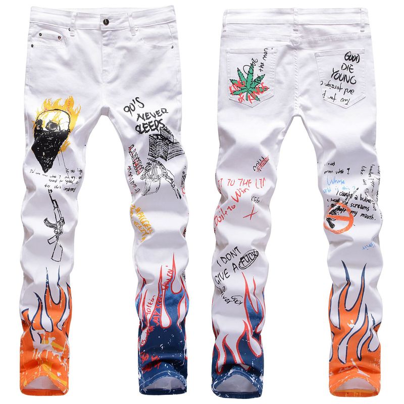 jeans da uomo slim fit elasticizzati stampati a colori in bianco e nero con teschio e graffiti street fashion_voghion.com