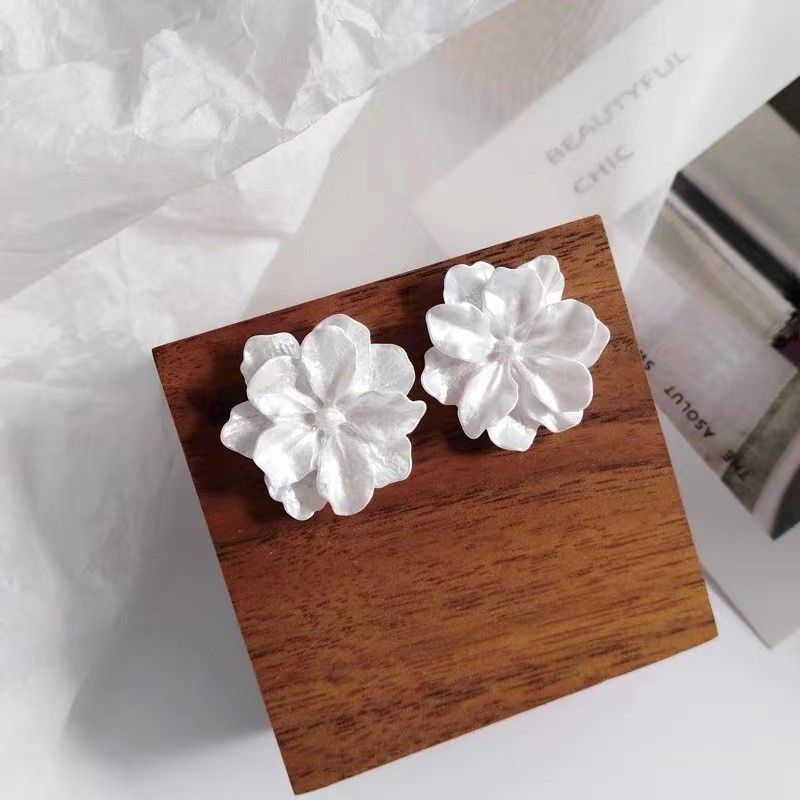 Summer Sweet Gentle Temperament Acrylic White Flower For Women, Niche Fashionable Simple Versatile Earrings_voghion.com