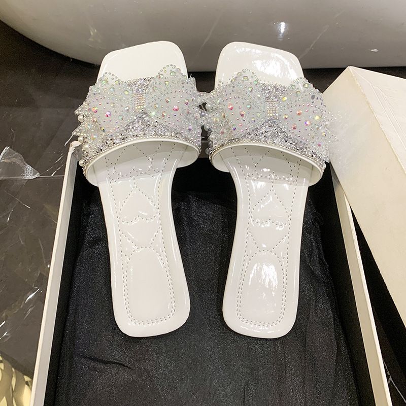 Plus Size Full Diamond Flat Slippers Summer Outdoor 2025 New Trendy Versatile Pearl Bow Open Toe Sandals For Women_voghion.com