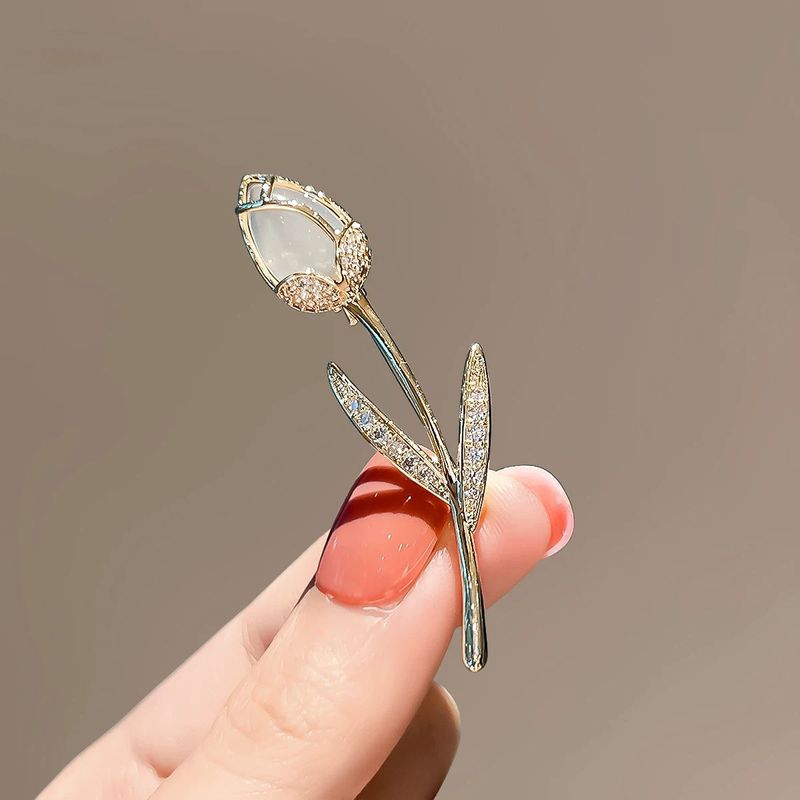 Tulip Brooch Women's High-end Luxury Brooch Temperament Pin Niche Design Cardigan Clothes High-end Accessories_voghion.com
