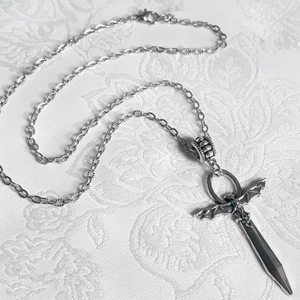 Gioielli e accessori Collana con ciondolo a forma di ala di pipistrello gotica_voghion.com