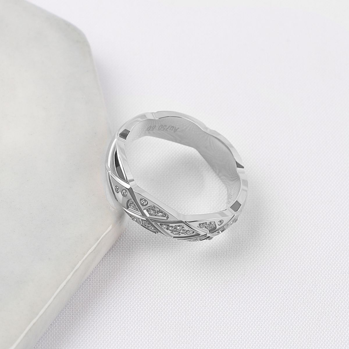 Diamond pattern ring inlaid with diamonds titanium steel couple rings_voghion.com