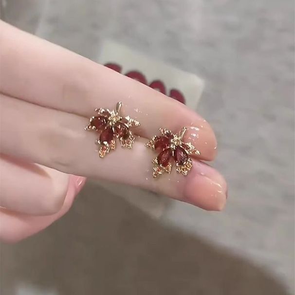 Autumn And Winter Maple Leaf Stud Earrings Women's New High-end Light Luxury Earclips Exquisite Earrings_voghion.com