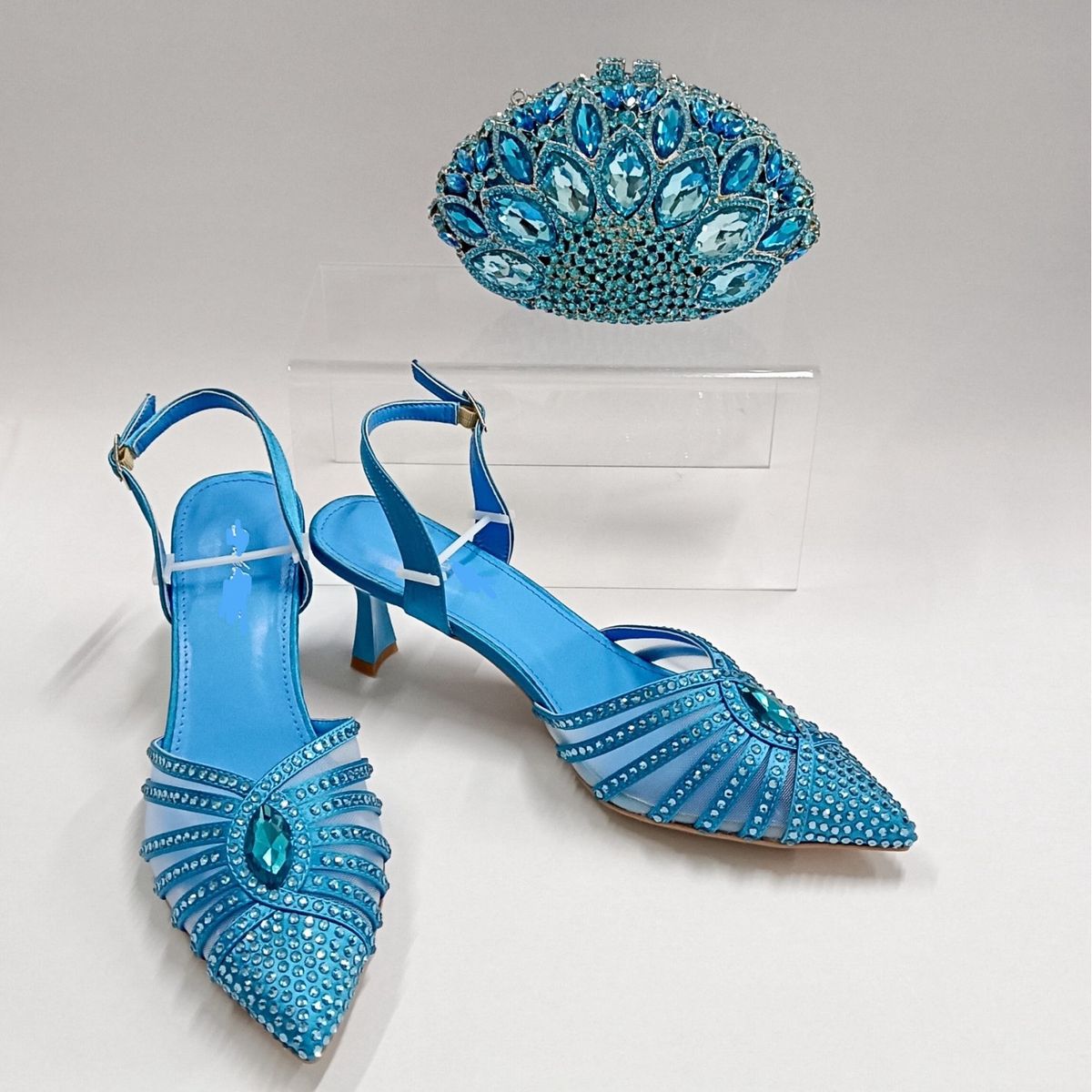 Eleganti tacchi a spillo in raso con decorazioni in cristallo e pochette abbinata – Colori e taglie personalizzabili_voghion.com