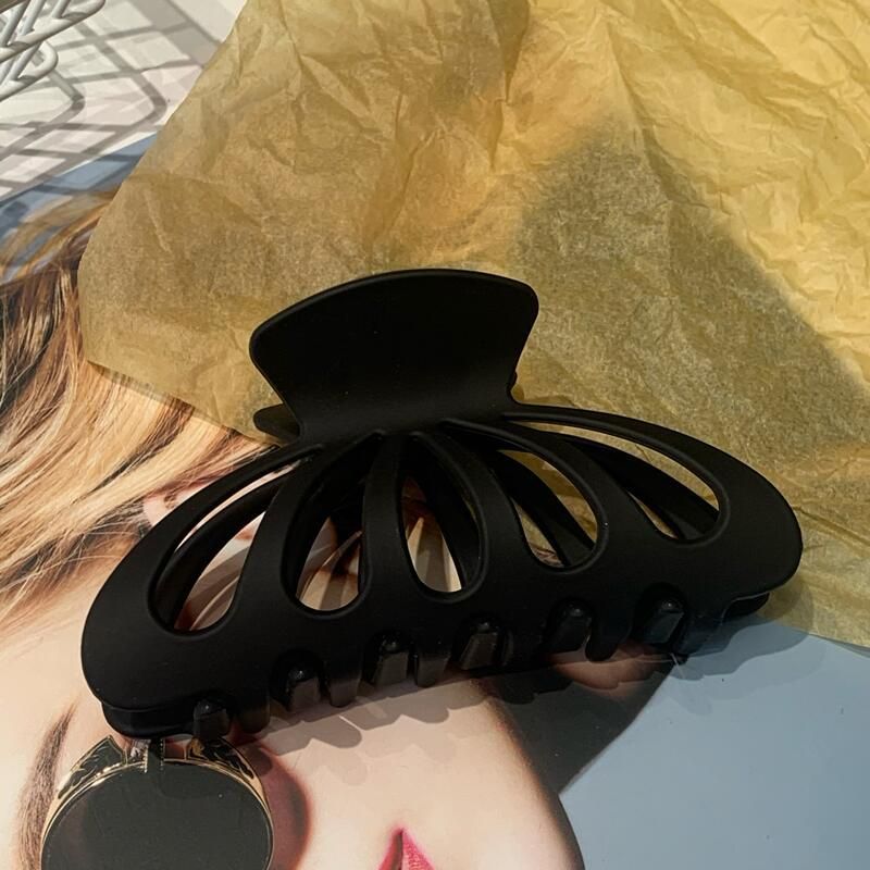 Pinza para el pelo de tamaño mediano con forma de calabaza, con hueco esmerilado en la parte posterior de la cabeza, pinza para sujetar el pelo con sensación prémium, pinza para el pelo con forma de tiburón_voghion.com
