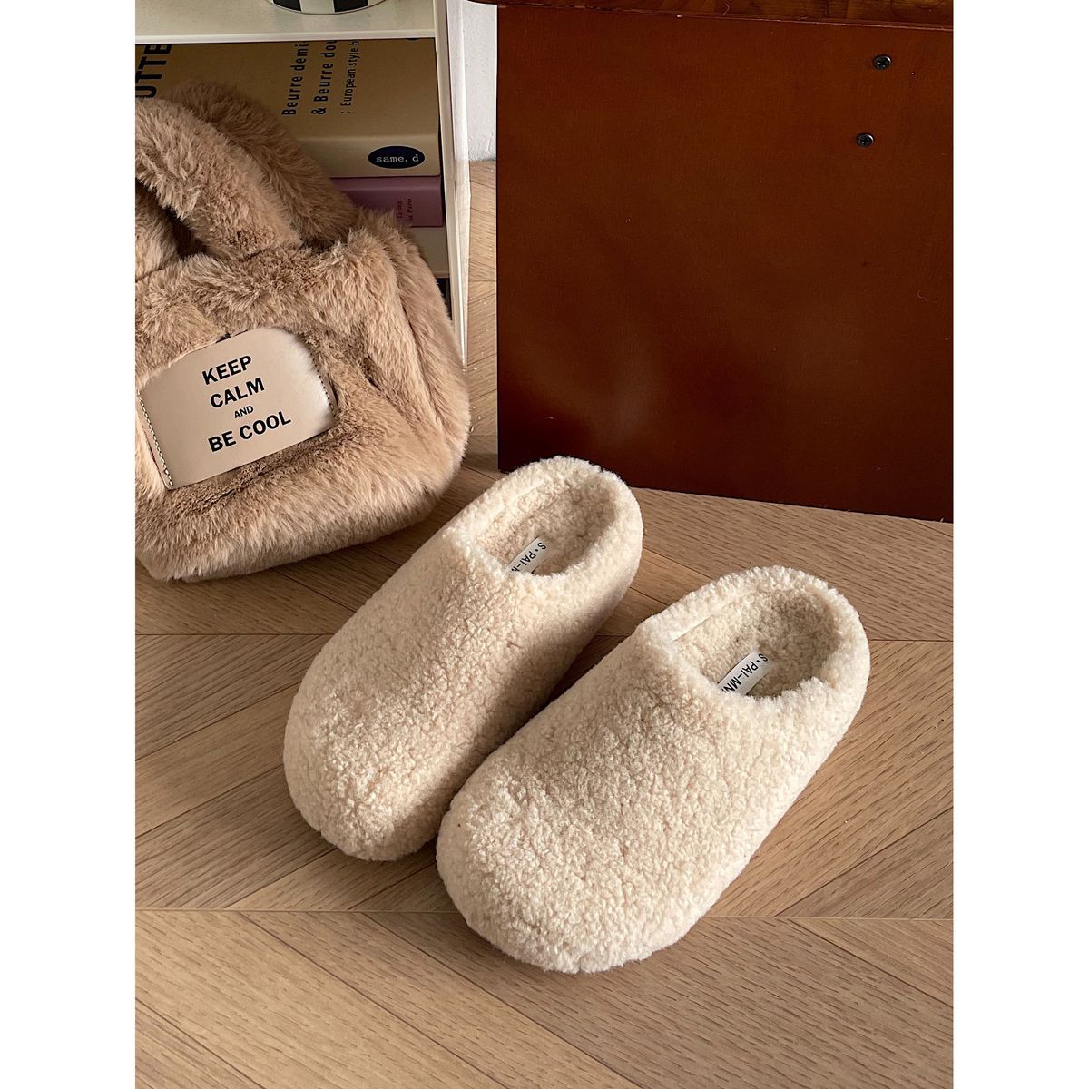 Lässige Fell-Hausschuhe für Damen 2024 Neue Winter-Outdoor-Flache Lazy Pantoletten mit Samt-Zehen-Halbpantoffeln_voghion.com