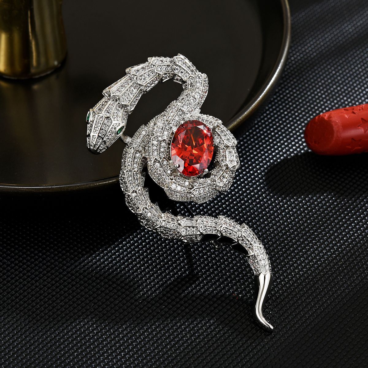 Nuova spilla portafortuna a forma di diamante con fibbia personalizzata a forma di serpente e accessori abbinati_voghion.com