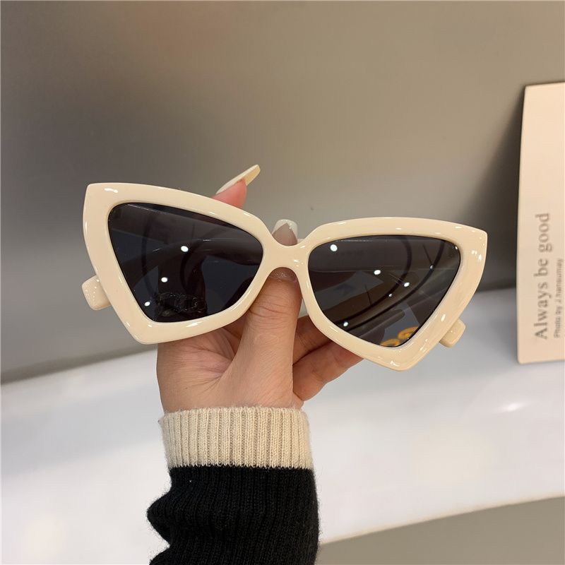 New fashion cat eye sunglass trendy female eyewear luxury brand designer popular women travelling sun shades glasse_voghion.com
