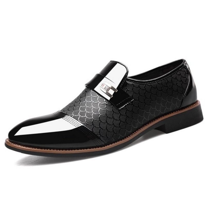 Le scarpe da uomo in pelle goffrata coprono il piede di tutte le scarpe singole casual da uomo_voghion.com
